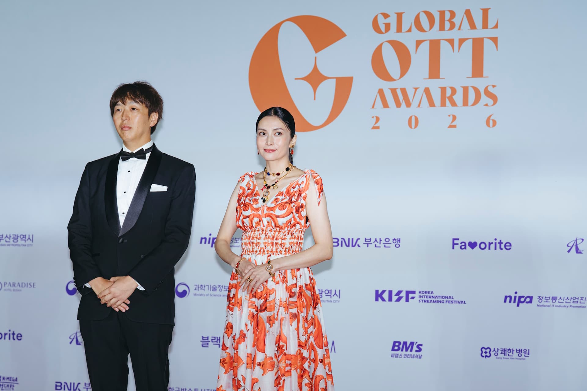 연예계의 '금기'를 파고드는 ABEMA Original Drama <Scandal Eve>, South Korea Busan에서 열린 Asia 최대 규모의 스트리밍 축제 'Global OTT Awards 2026'에 주연 배우 Ko Shibasaki가 화려한 마요르카 스타일의 드레스를 입고 등장