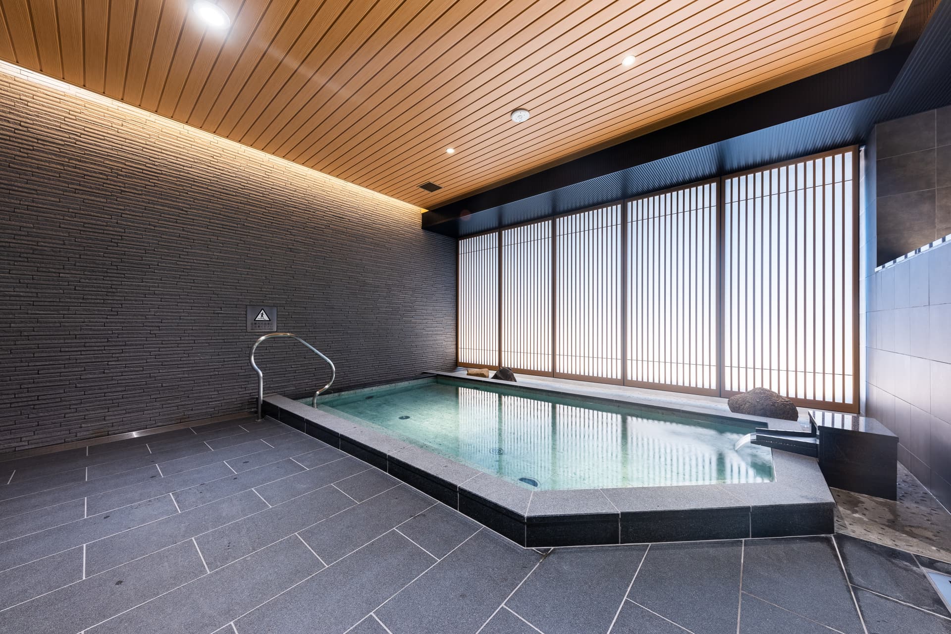 Japan Ryokan and Hotel Association Tokyo Branch向台灣旅客介紹4間可作為東京住宿據點的會員設施。從創業135年的日本橋老字號，到JR上野站步行1分鐘的旅宿