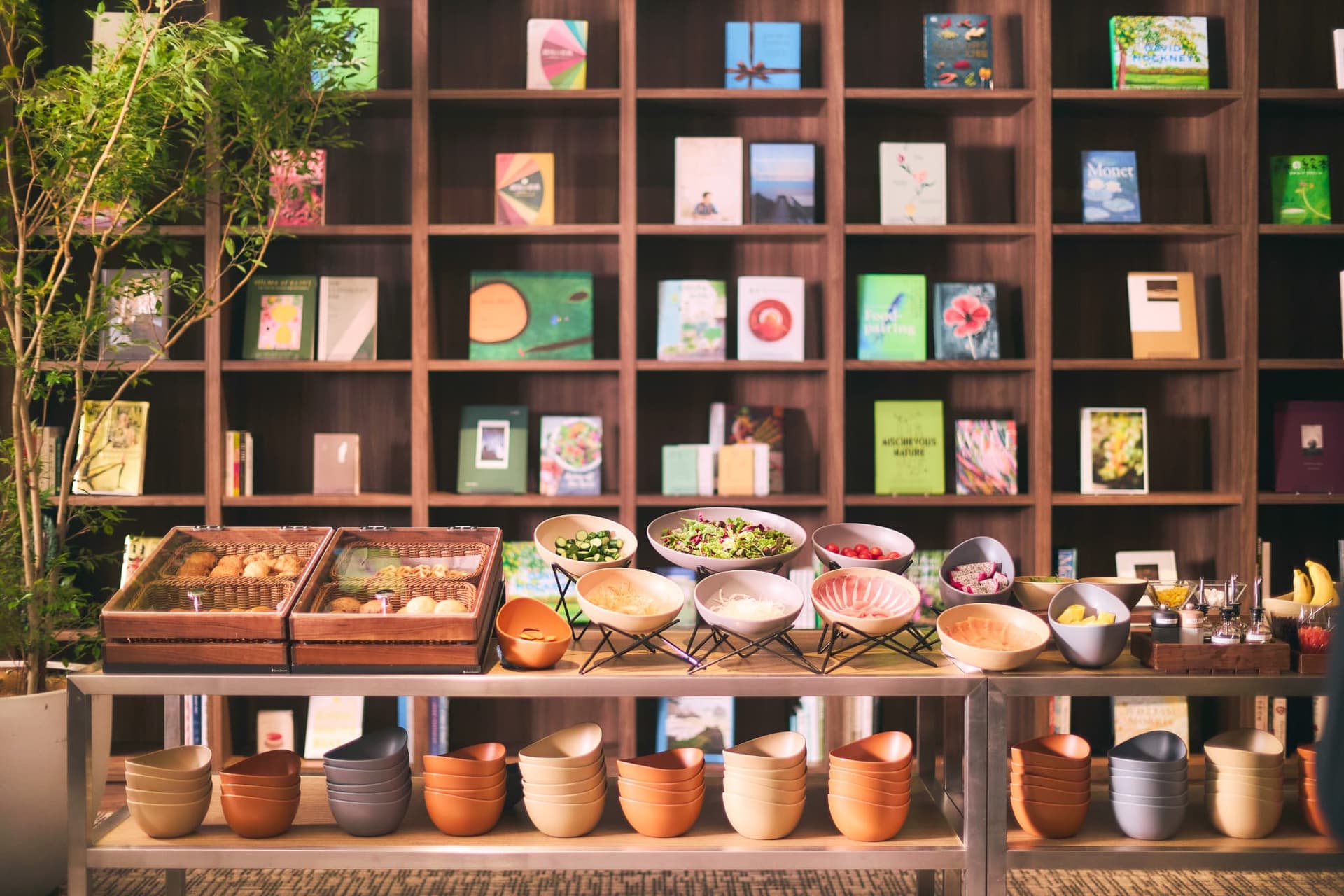 Shiba Park Hotel: A Luxury Morning at a Wellness Hotel with Breakfast, Books and a Peaceful Walk