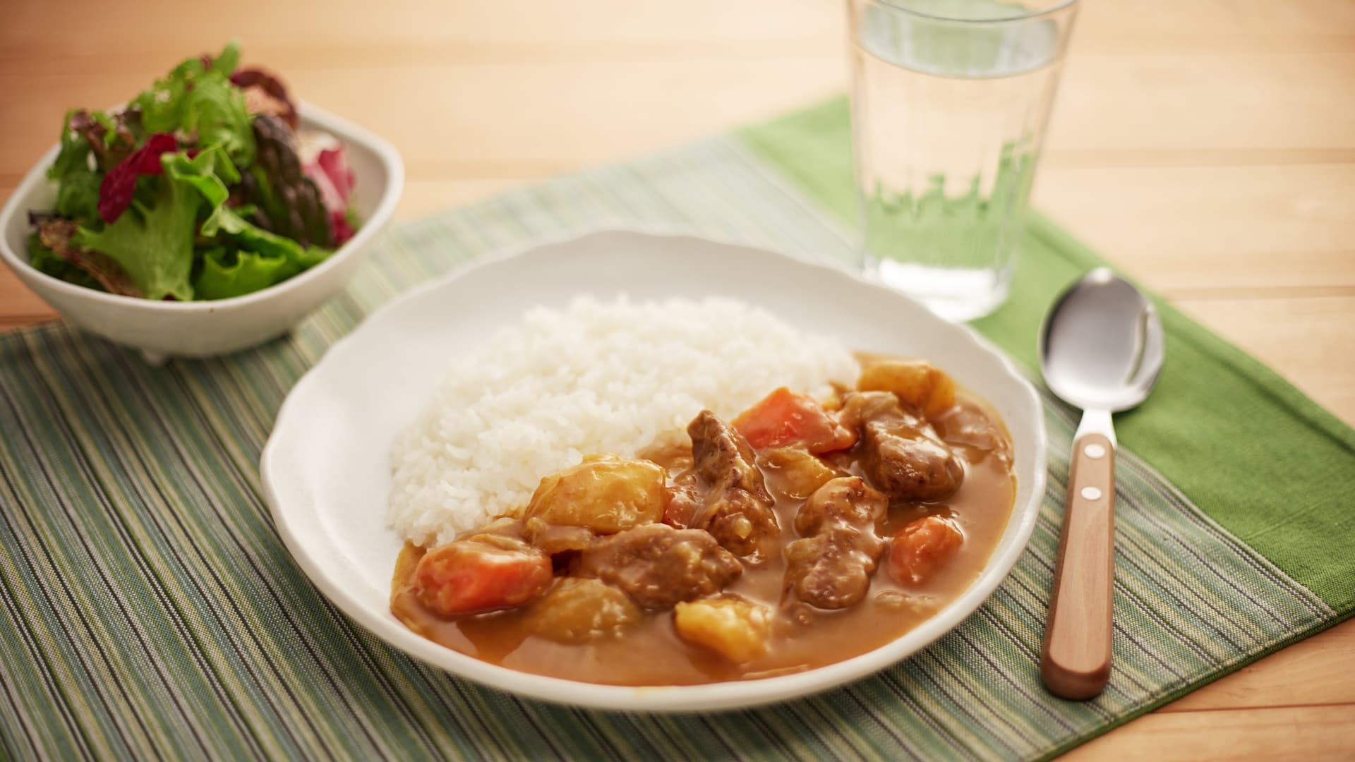 Le curry japonais, apprécié dans les foyers japonais depuis plus de 60 ans