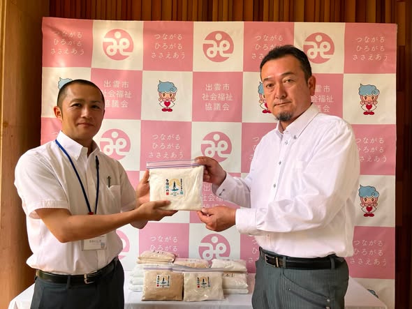 6月30日、藻塩・海塩を出雲市社会福祉協議会へ寄贈しました。