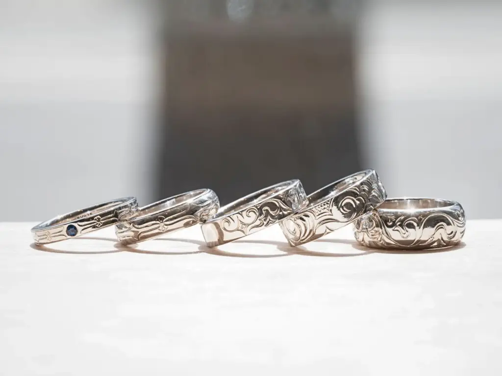 【หัตถศิลป์ดั้งเดิมแห่งฮอกไกโด × ประสบการณ์ทำแหวนด้วยตัวเอง】 ร้านทำแหวนคู่รัก “Kobo Smith Sapporo” เปิดตัวคอร์สใหม่ “สลักลายไอนุ” ในคอร์สทำแหวนคู่รัก มอบประสบการณ์สุดพิเศษเฉพาะที่ฮอกไกโด